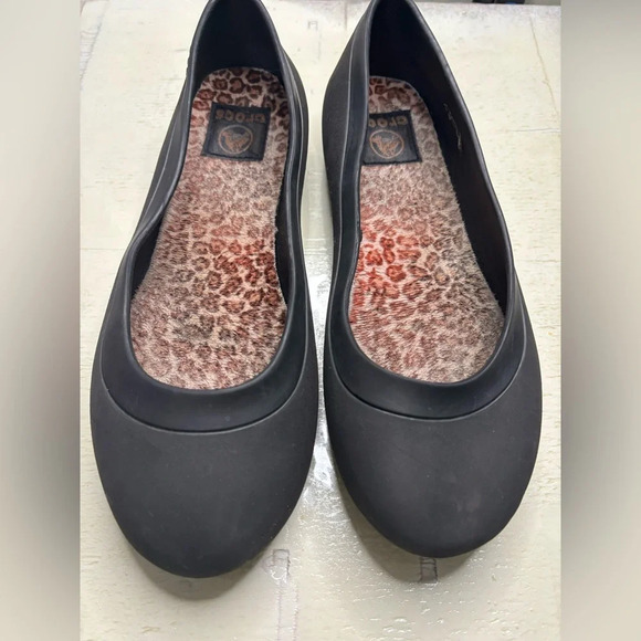 Crocs Mammoth Leopard Black Ballet Flat Comfortable Slip on Round Shoes Size 8 - Picture 1 of 5